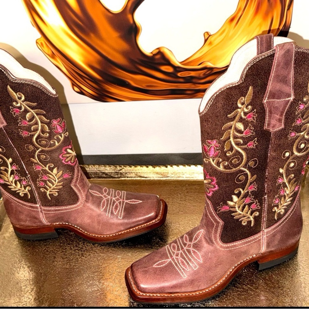 Floral Embroidered Western Boots - Brown and Pink - Picture 4 of 6